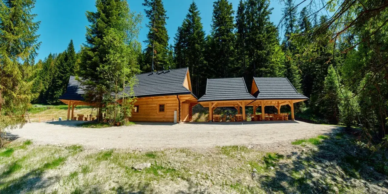 Bacówka u Winiarskich: Kompletny przewodnik po idealnym urlopie w Gorcach