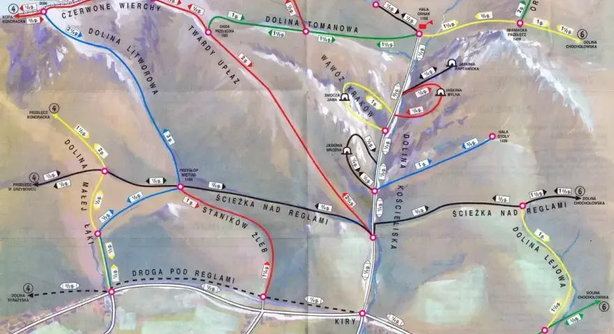 Mapa turystyczna Tatr z zaznaczonymi szlakami z Doliny Kościeliskiej, prowadzącymi przez malownicze doliny i wierzchołki.