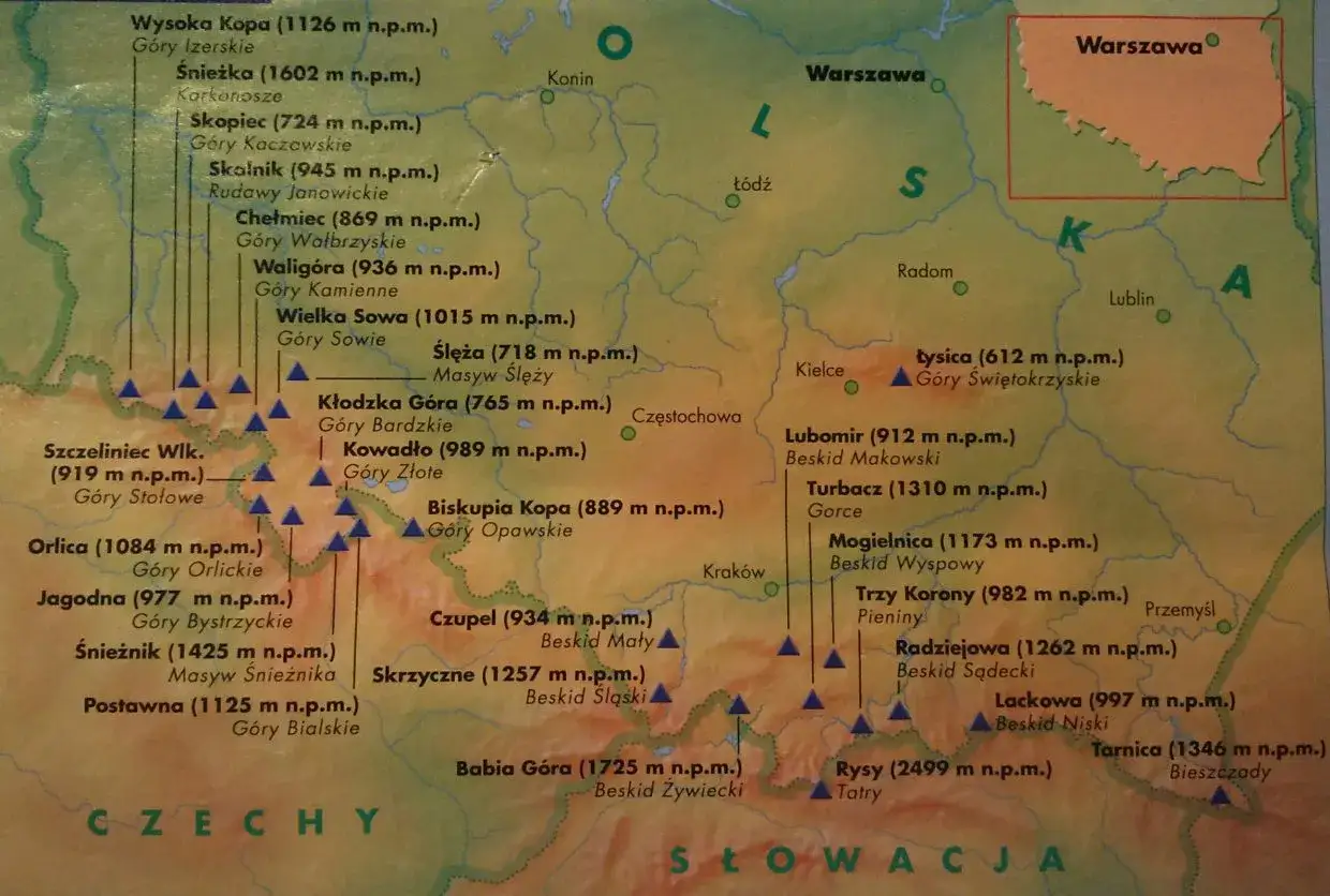 Mapa przedstawia korona gór polskich plan z zaznaczonymi szczytami i ich wysokościami.
