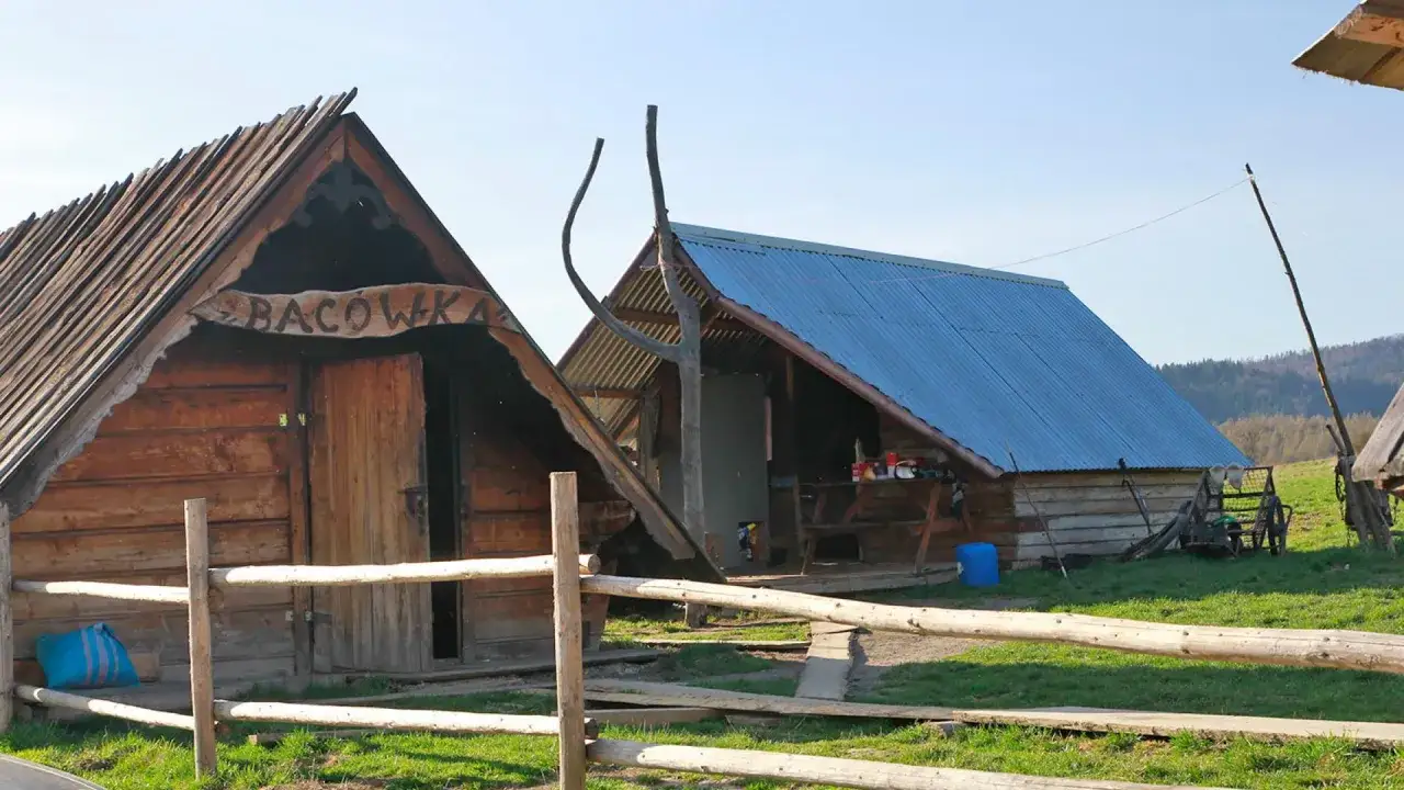 Bac&oacute;wka w Karkonoszach z wędzarnią