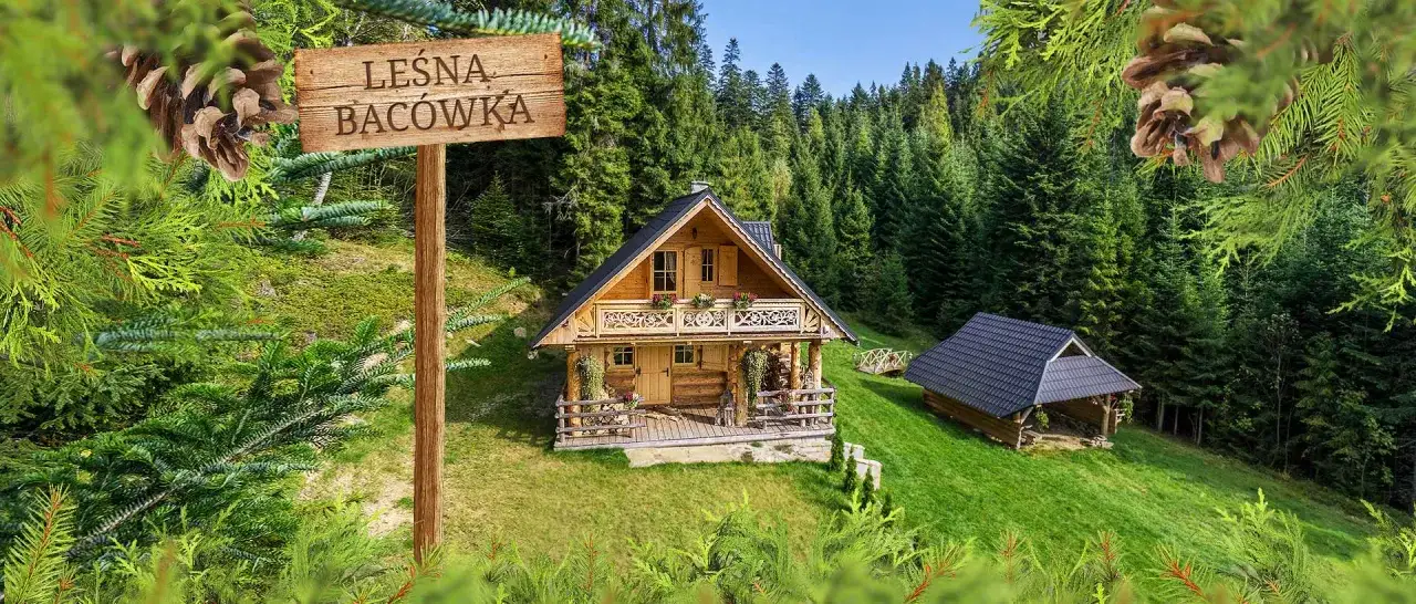 Leśna Bac&oacute;wka Nowy Targ domek w lesie