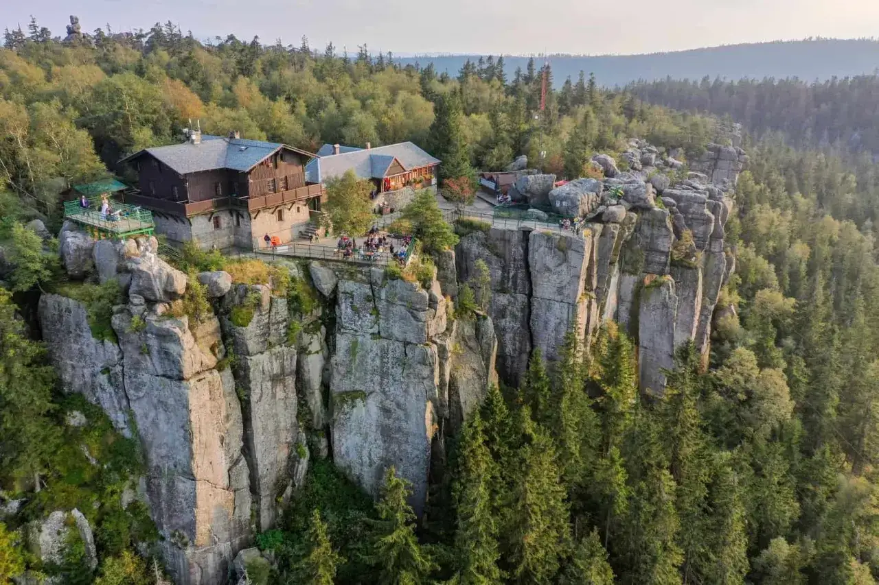 Radk&oacute;w G&oacute;ry Stołowe widok na Szczeliniec