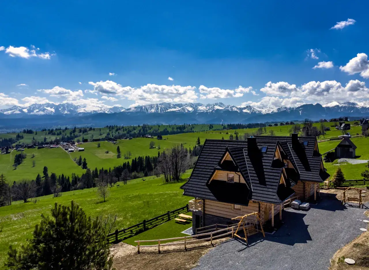Panorama Zakopanego z wierchu Tatry domki